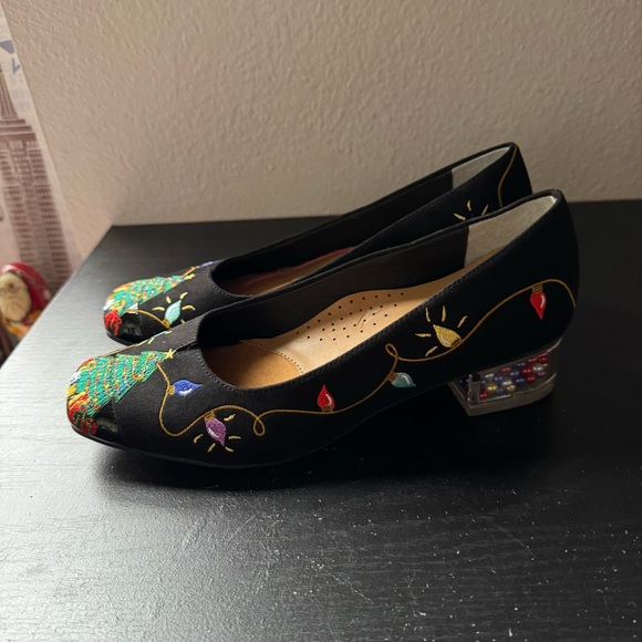 NWT J. Renee Noelsteps Holiday Suede Embroidered Pumps Sz 6,5 - Picture 8 of 12